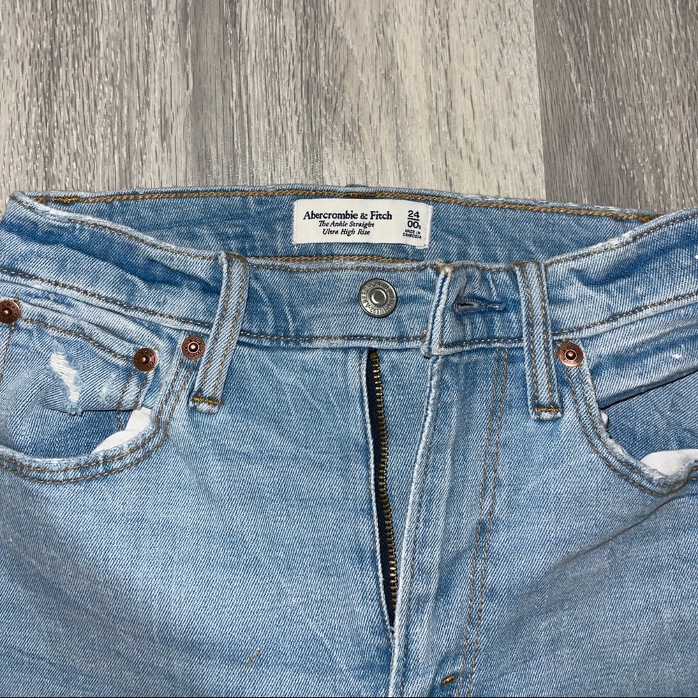 Abercrombie & Fitch Jeans. Light blue wash.